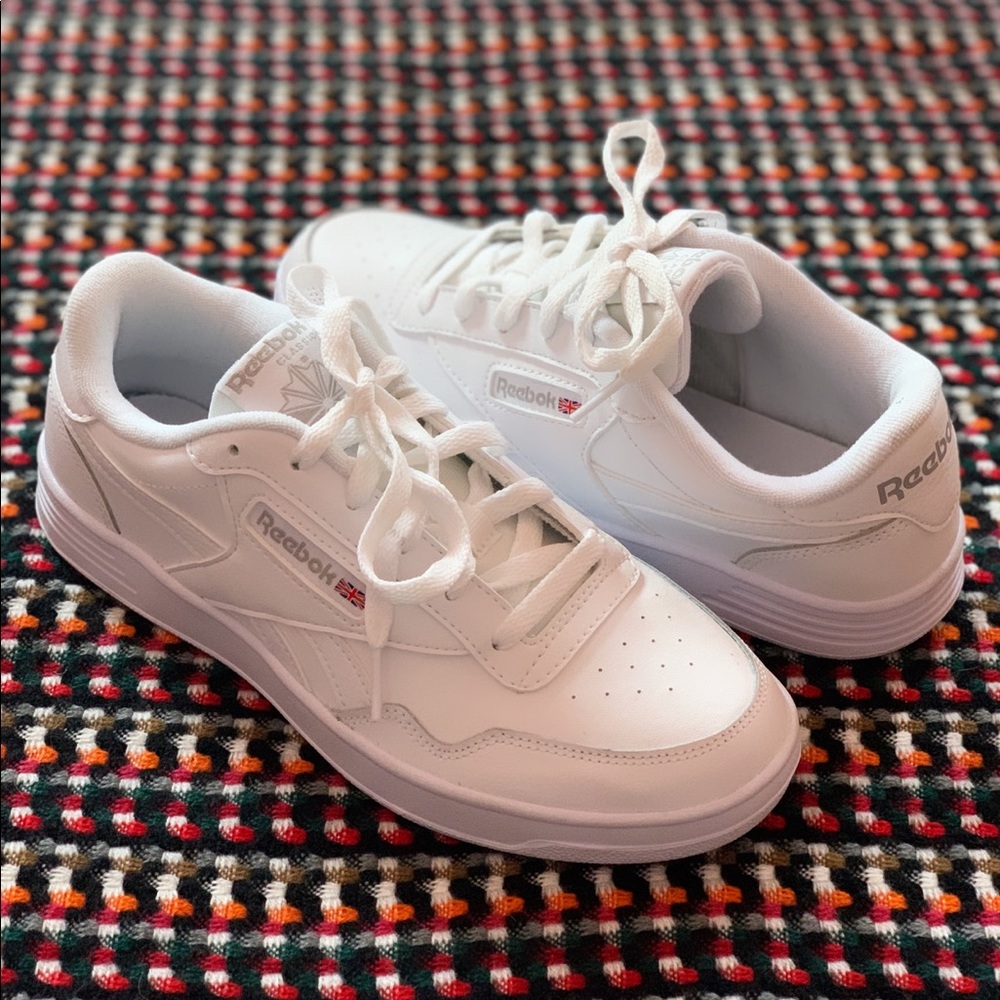 Ladies Size 8 Reebok Classic White Sneaker